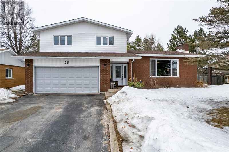 4+1 bed 2.5 bath home on Espanola golf course